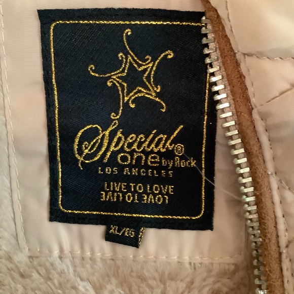 Cute quilted fall vest with soft furry lining. - Picture 2 of 6